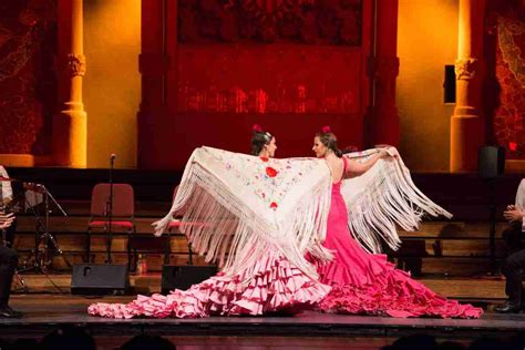  Gala Flamenco: A Night of Passion and Controversy Starring Guitar Prodigy - Gustavo Sanchez!